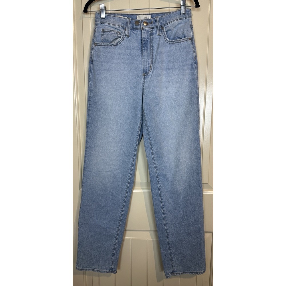 Women's High-Rise 90s Straight Jeans Universal Thread light Wash Size 4 GUC